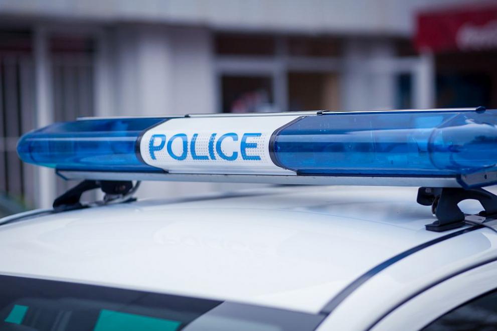 Полицията в Сливен откри 30-годишен мъж убит в колата си